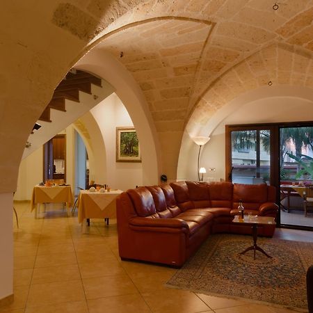 B&B L'Antica Rimessa Lecce Bagian luar foto