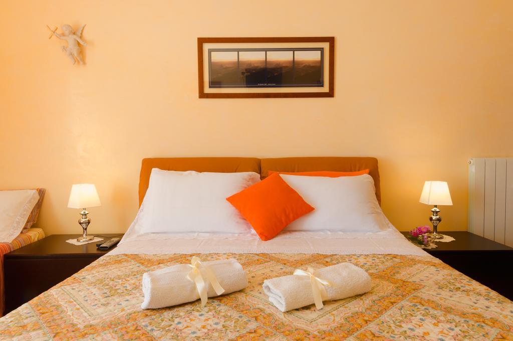 B&B L'Antica Rimessa Lecce Bagian luar foto