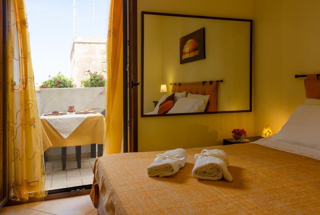 B&B L'Antica Rimessa Lecce Bagian luar foto