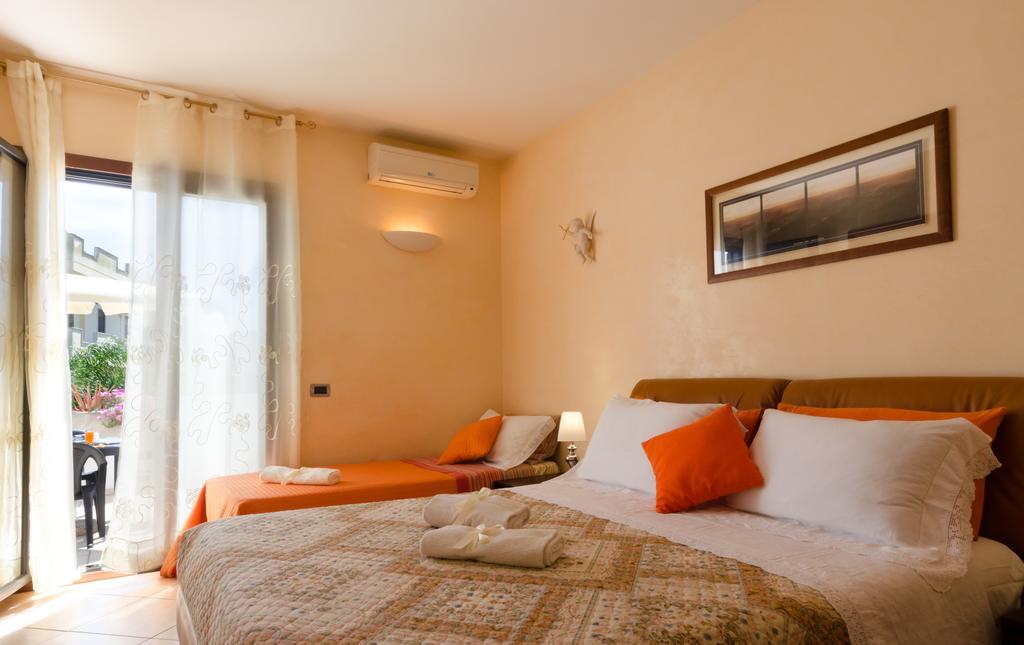 B&B L'Antica Rimessa Lecce Bagian luar foto