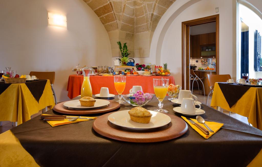 B&B L'Antica Rimessa Lecce Bagian luar foto