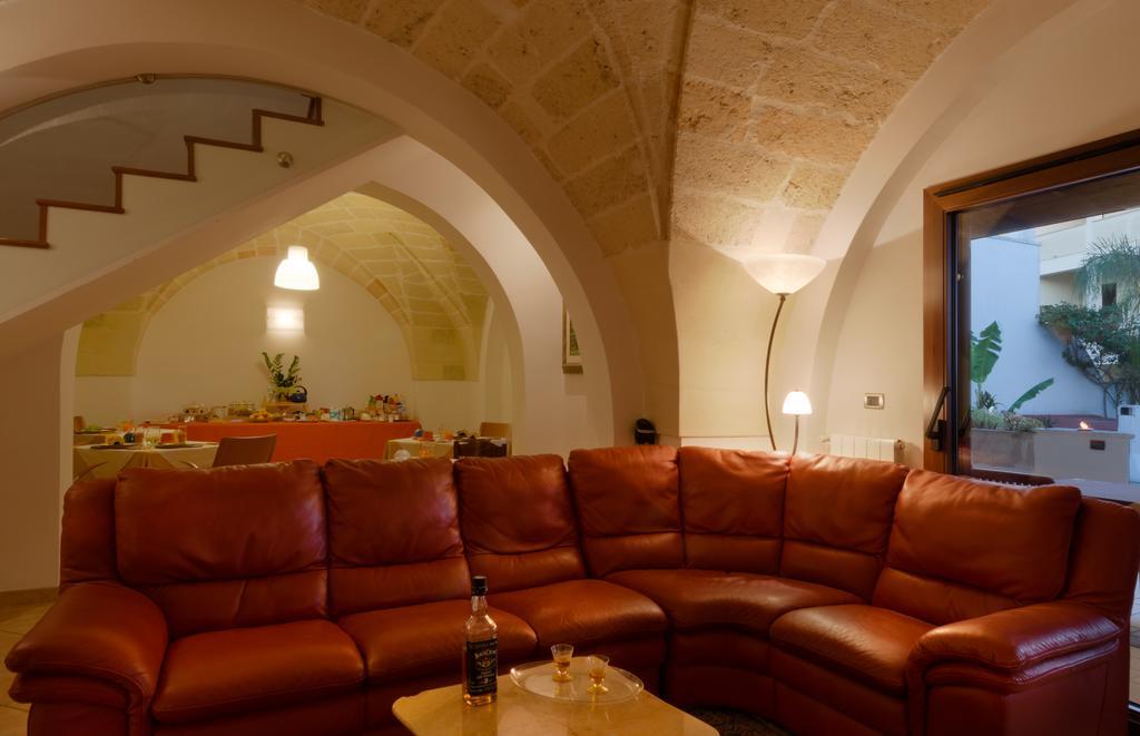 B&B L'Antica Rimessa Lecce Bagian luar foto