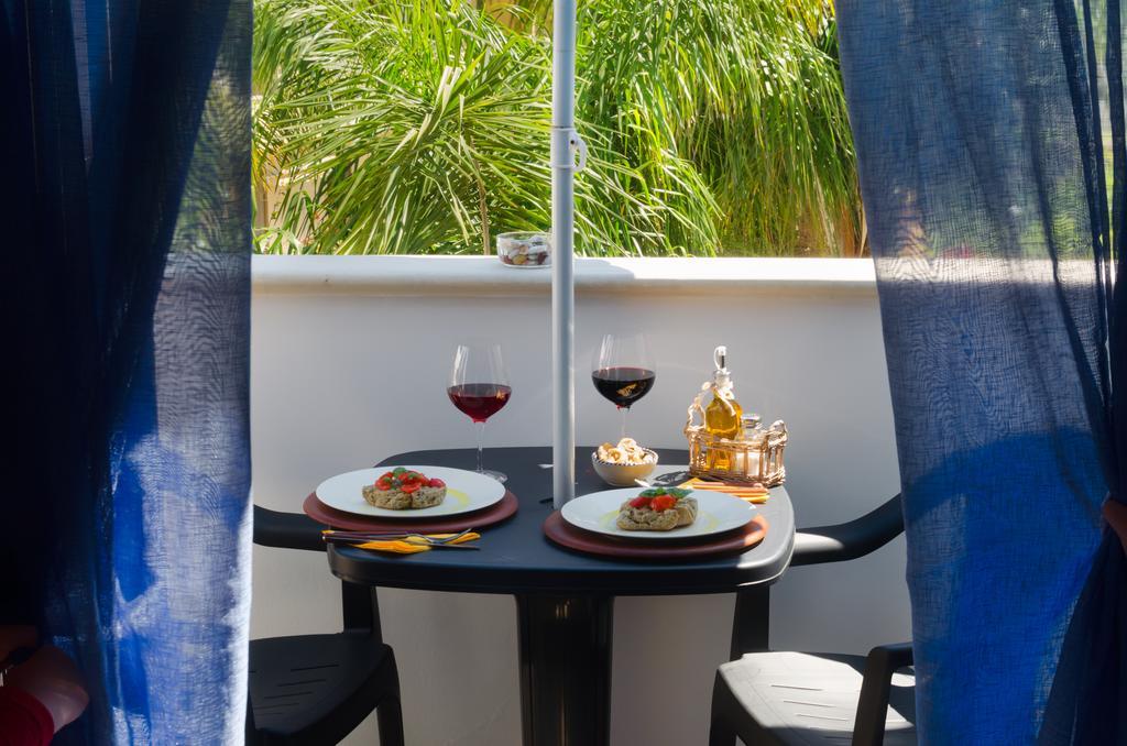 B&B L'Antica Rimessa Lecce Bagian luar foto