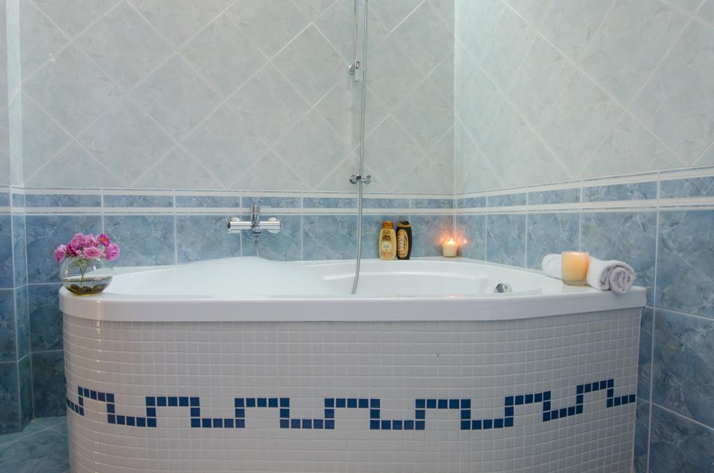 B&B L'Antica Rimessa Lecce Bagian luar foto